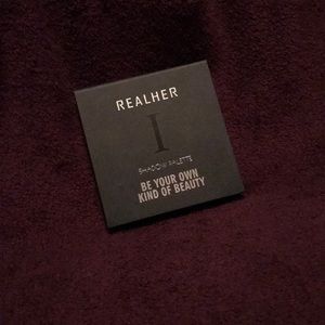 REALHER shadow palette